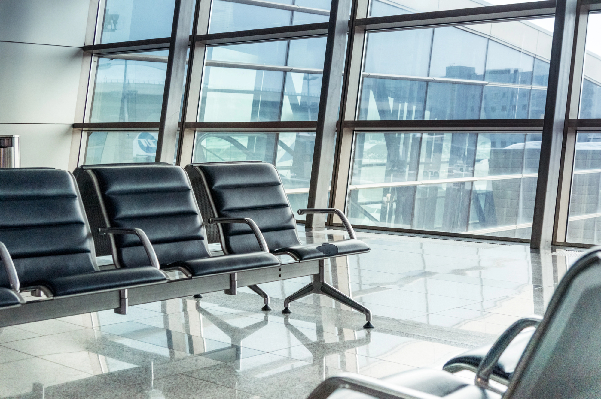 5 Tried and True Thanksgiving Family Travel Tips - Empty Airport Boarding Area