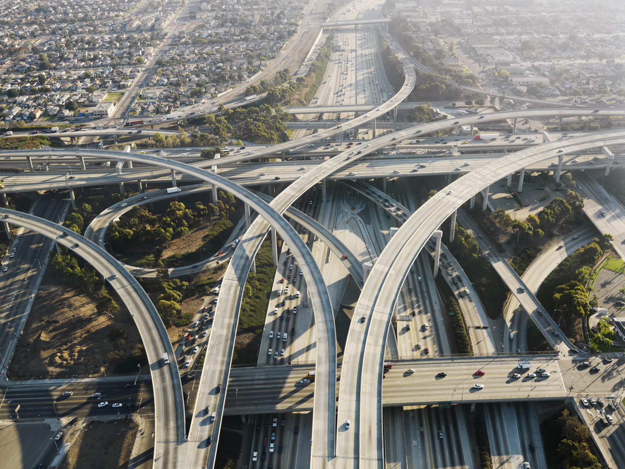 East vs West: Do You Know the Differences? - Busy Freeway in Los Angeles