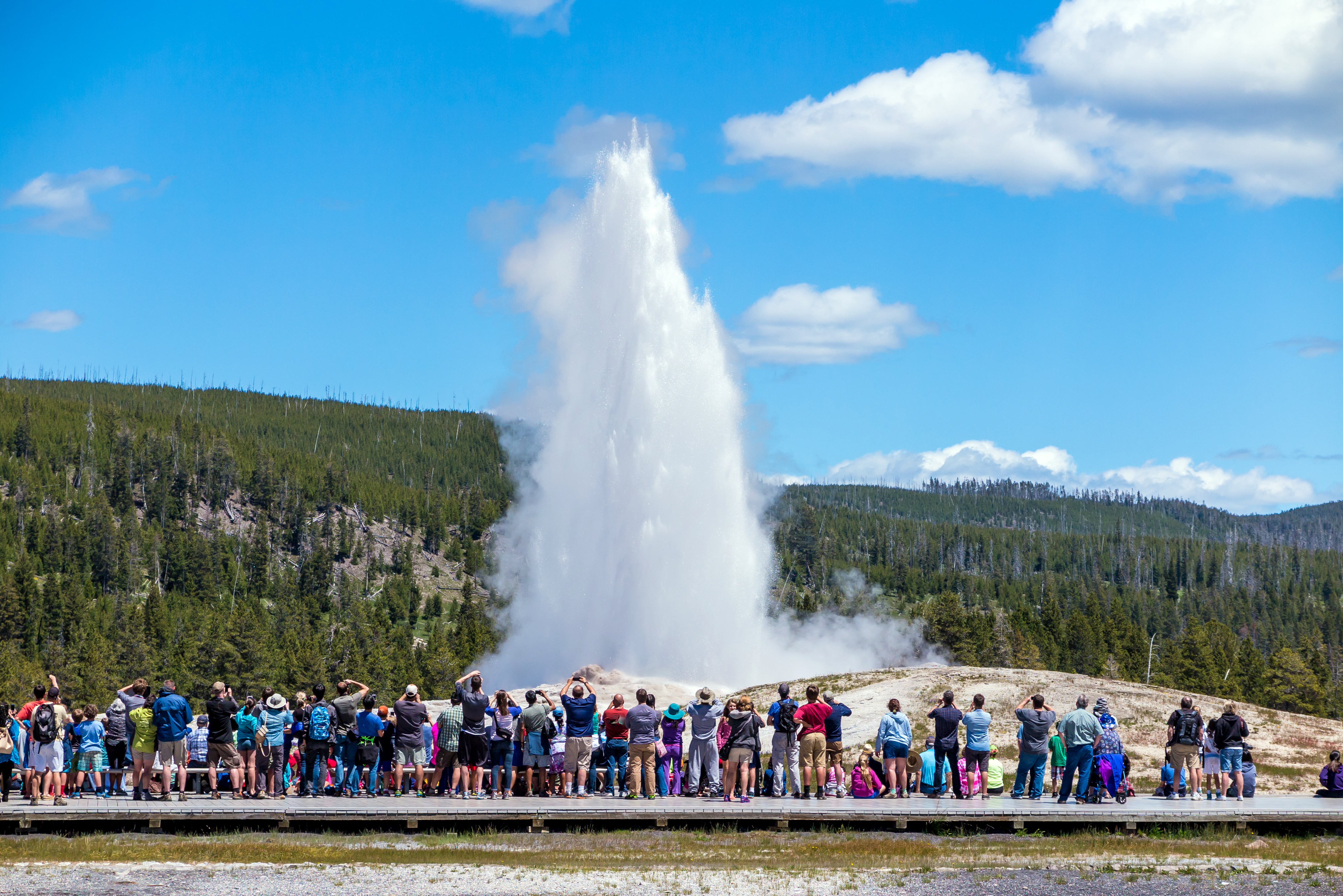 Best Things to See in Yellowstone National Park - Old Faithful in Yellowstone National Park