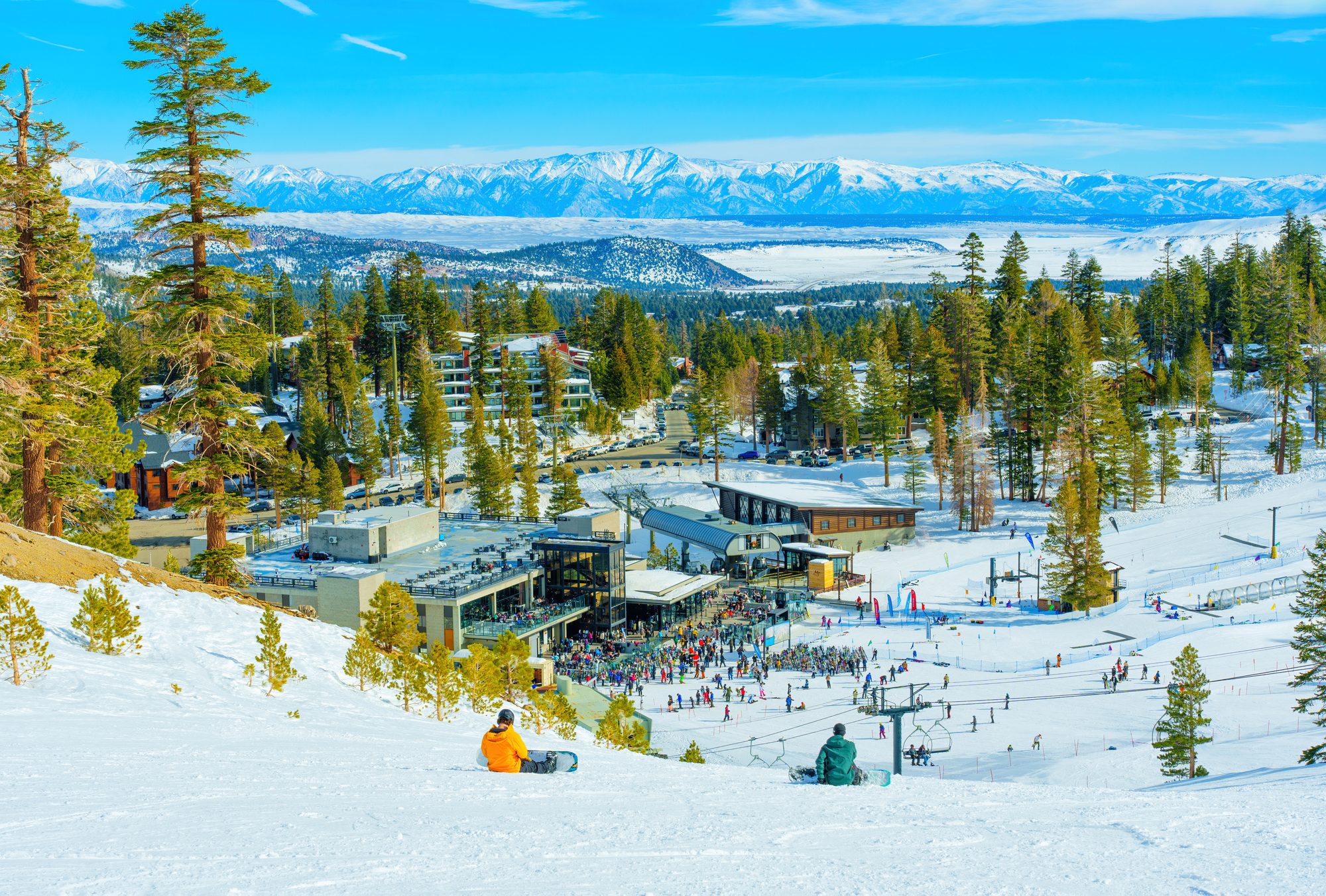 Skiing in Spring for Families: U.S. Resorts That Shine as the Snow Warms Up - Skiing Mammoth Mountain in California