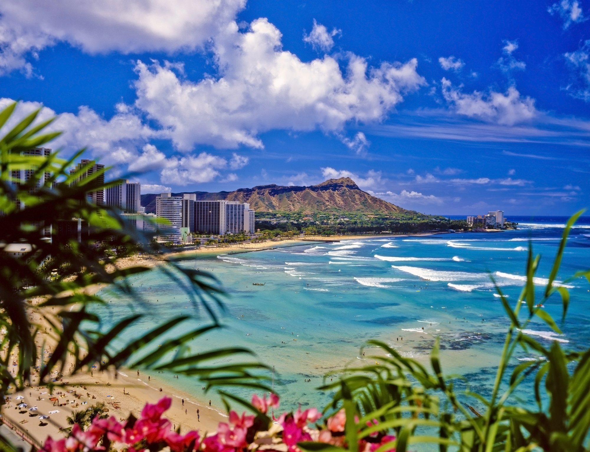 The Best Beaches in Oahu for Families (And the Ones to Skip with Kids) - Waikiki Beach and Diamond Head in Oahu