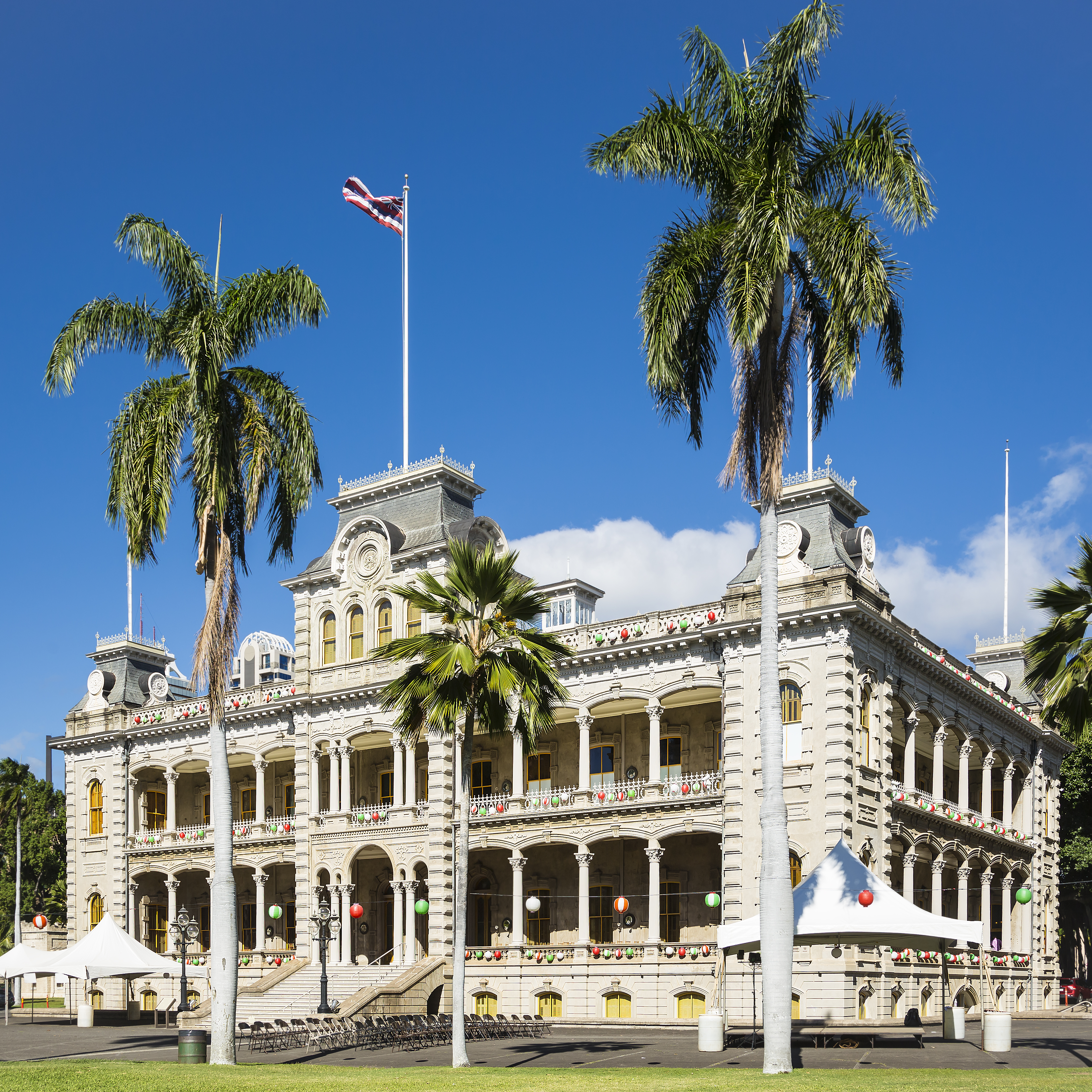 Oahu vs Maui - Iolani Palace