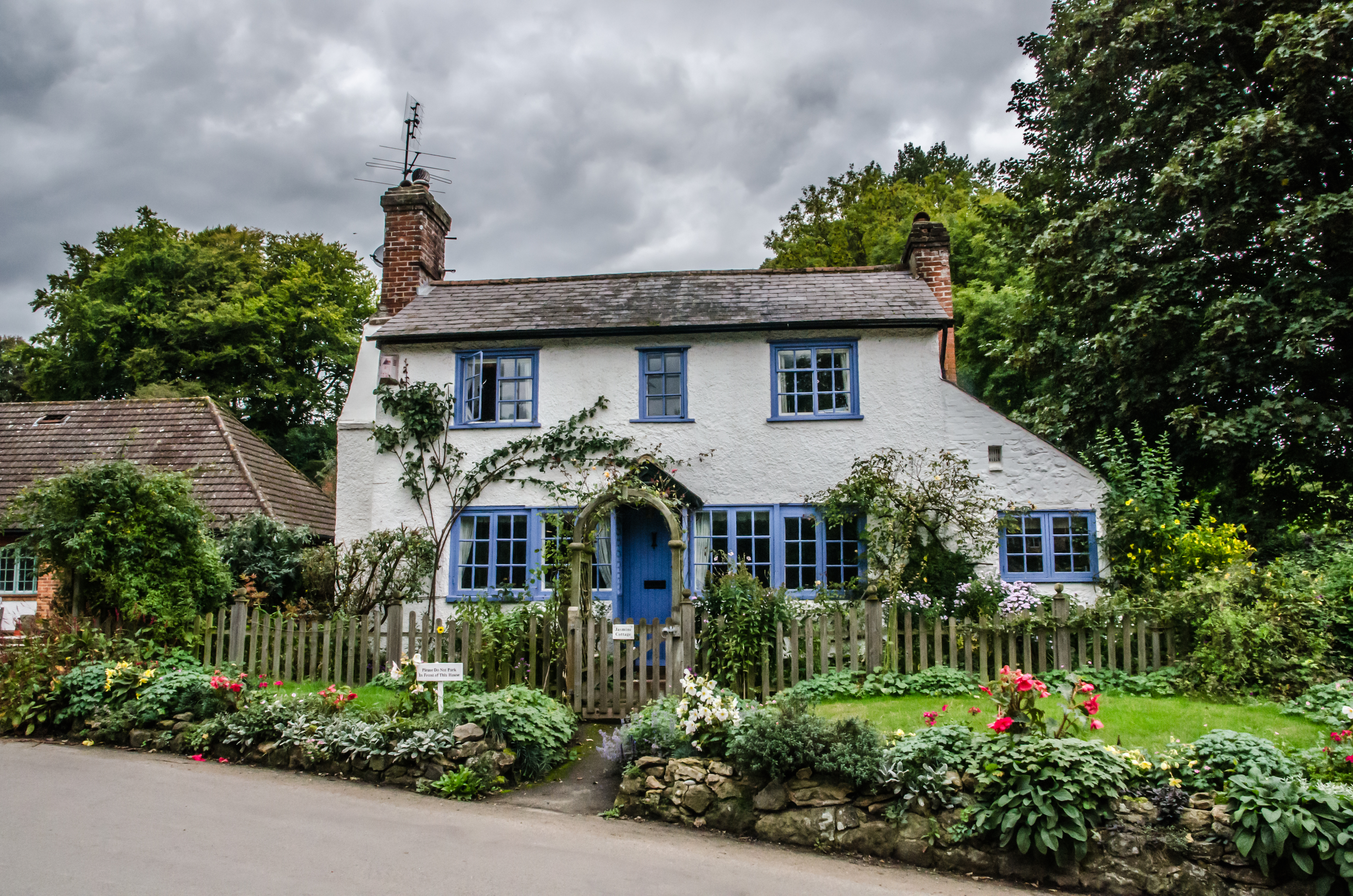 Travel Like a Local in England - Traditional English Cottage