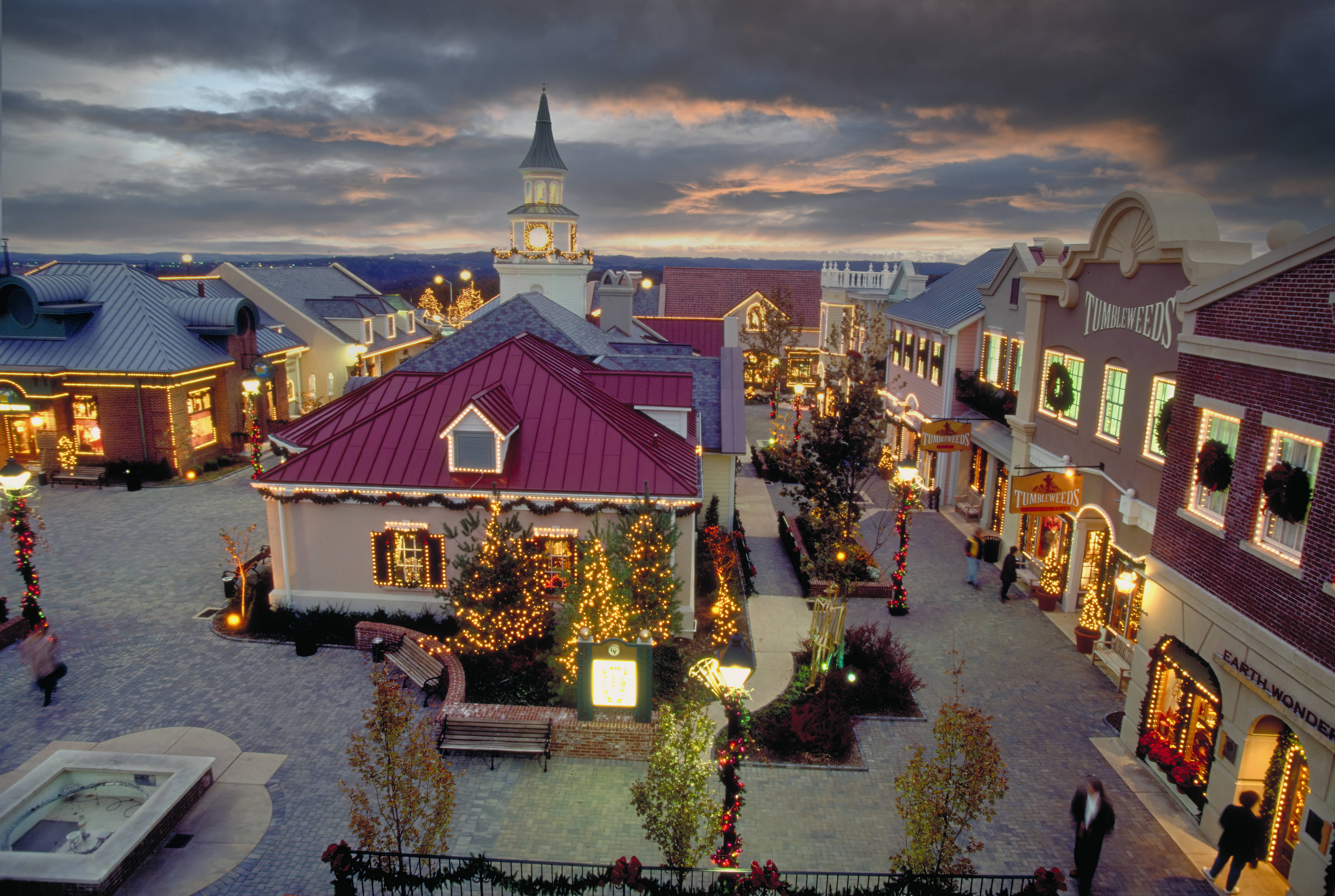 Feel Like You're in the Movies During a Vacation in These Holiday Towns - Branson at Christmas