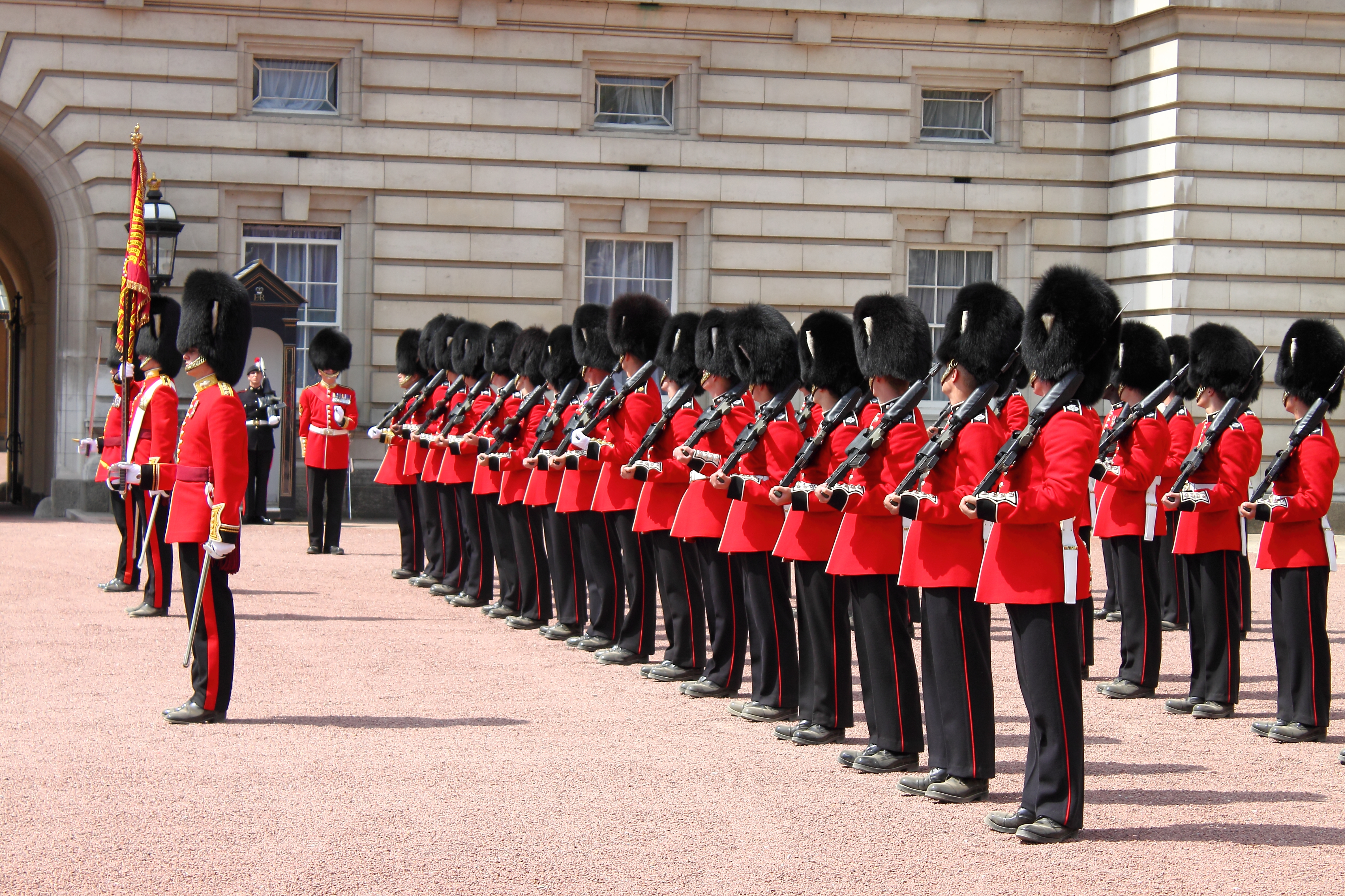 Experience a Fabulous Vacation in London with Family in 6 Days - Changing of the Guard at Buckingham Palace